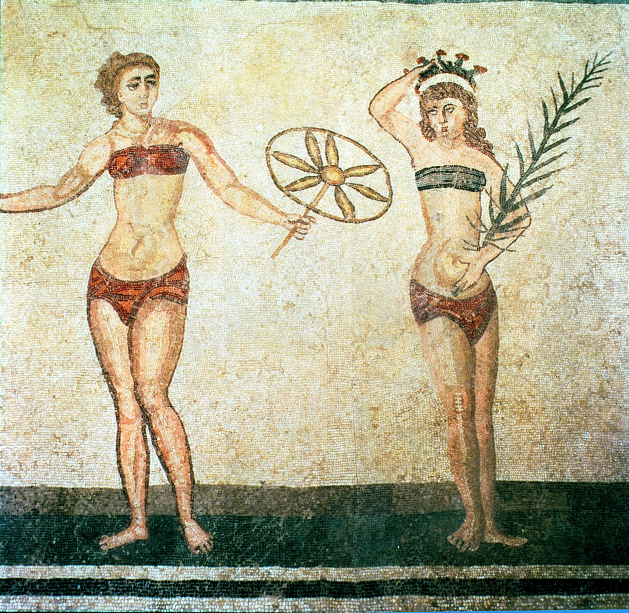 Mulheres de biquinis da Sala das Dez Meninas Dançantes (mosaico) de Roman