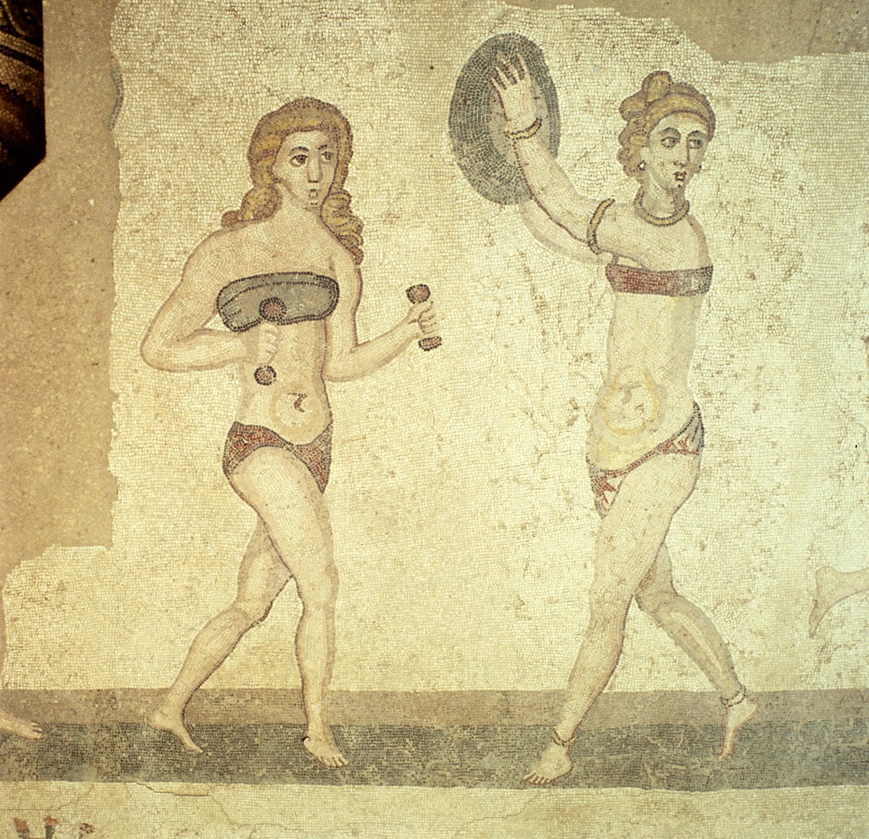 Mulheres de biquinis da Sala das Dez Meninas Dançantes (mosaico) de Roman