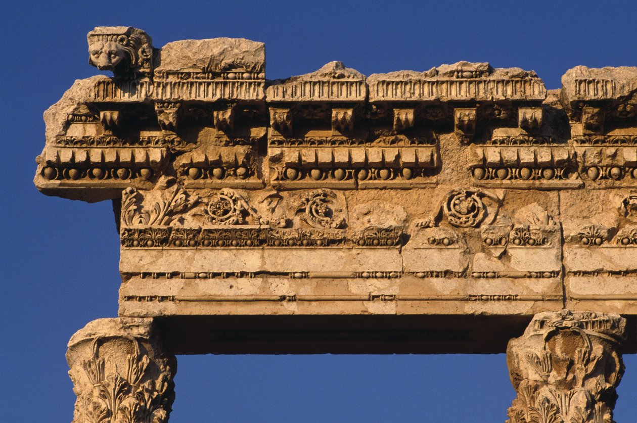 Entablamento de um pórtico no pátio, Santuário de Júpiter Heliopolitanus, Alto Período Imperial (27 aC-395 dC) de Roman Imperial Period