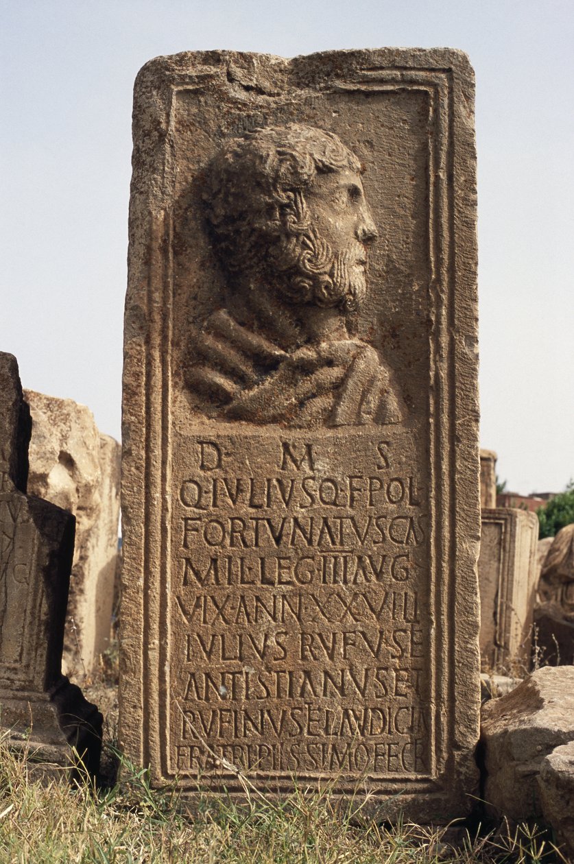 Estela com um perfil e um texto de Roman Imperial Period