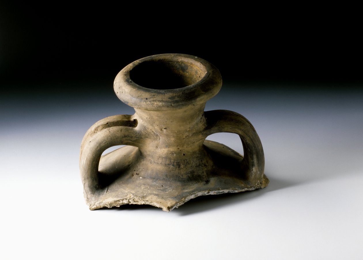 Ânfora de vinho francês com inscrição pintada no pescoço, do sítio romano em Newstead, Melrose (louça cinzenta) de Roman Roman