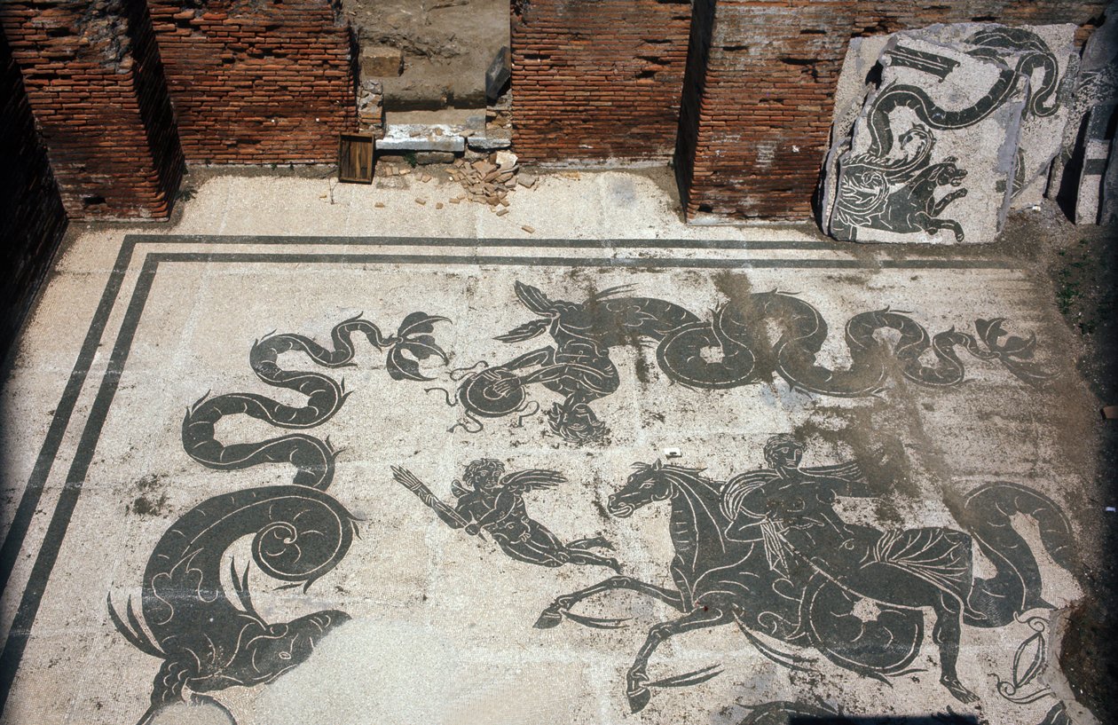 Ostia Antiga (Ostia). Place des Corporations. Mosaico da Sabratha Seafarers Corporation. Banhos de Neptuno. de Roman