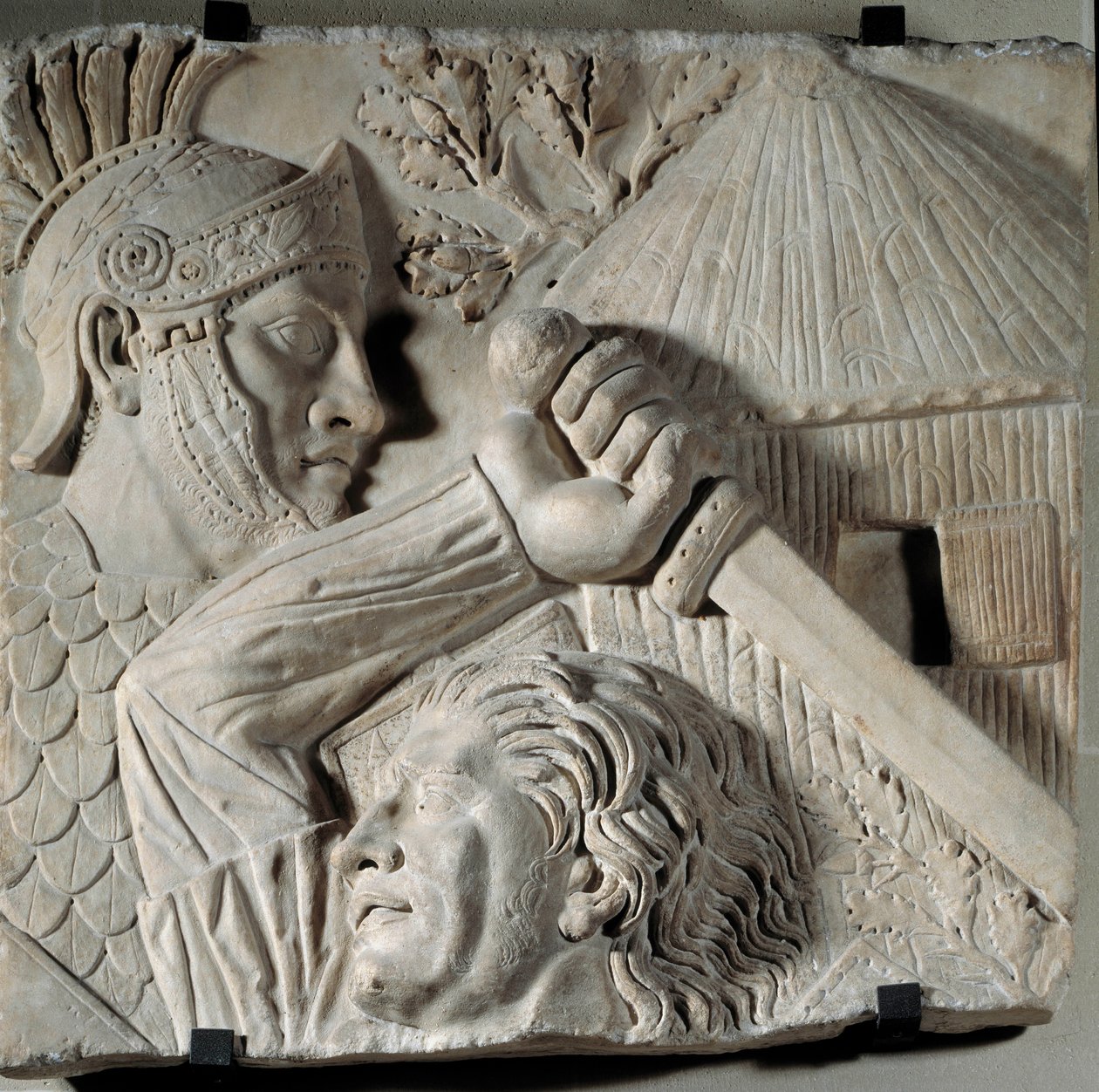 Arte da Roma antiga: Bárbaro lutando contra um legionário romano. Baixo relevo, início do século II depois de JC. Roma, fórum de Trajano. Sol: 0.84x0.88m. Paris, Musee Du Louvre. de Roman