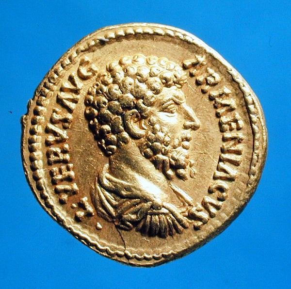 Aureus (anverso) com o busto de Lucius Verus (AD 161-AD 169) drapejado e cuirassed. (dourado) Inscrição: L VERVS AVG ARMENIACVS de Roman