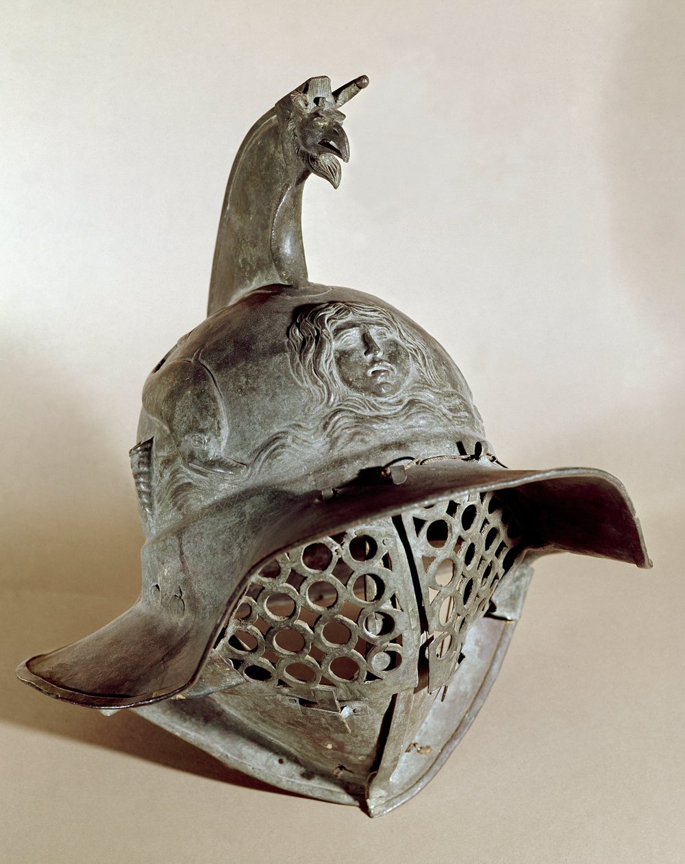 Capacete de bronze de gladiador de Roman