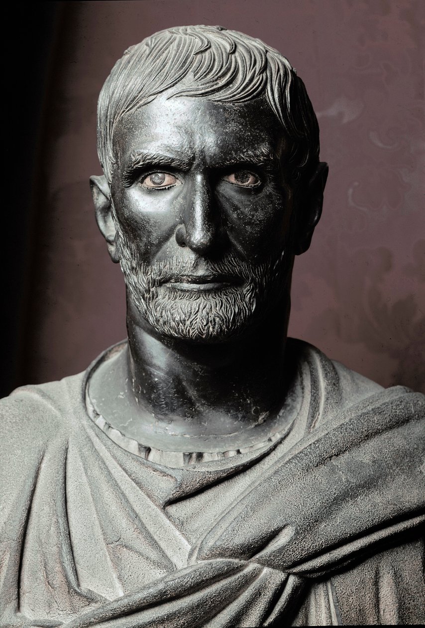 Busto de Brutus (Bruto Capitolino) (Capitolin) - Escultura em bronze, 300 AC, Dim. 79 cm - Roma, Musei Capitolini, Palazzo dei Conservatori, Sala dei Trionfi - Busto de Lucius Junius Brutus, conhecido como Capitolino Brutus - Escultura de Bronze de Roman