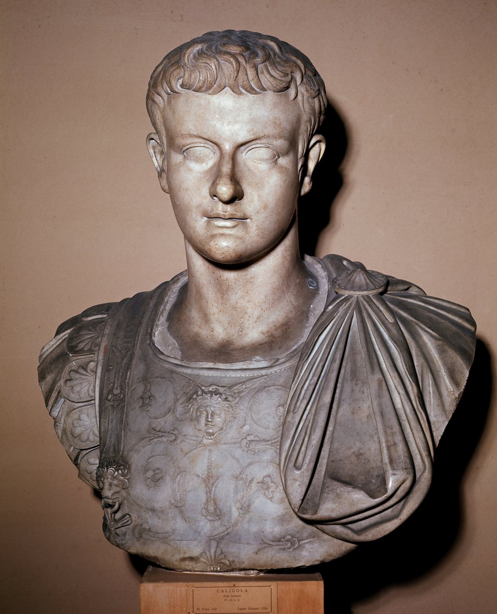Busto de Calígula (escultura de mármore de Roman