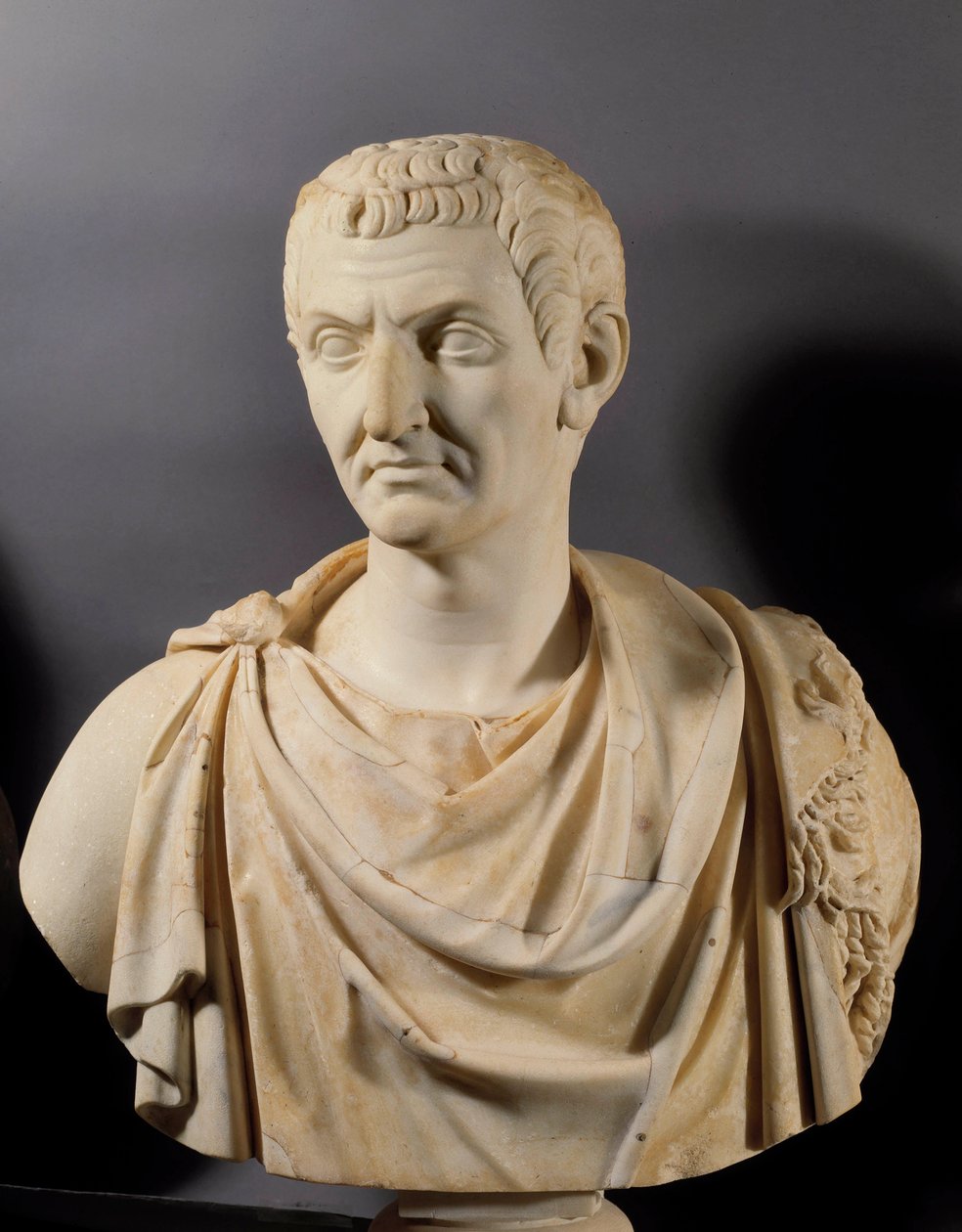Busto do Imperador Nerva (Marcus Cocceius Nerva) (26-98 d.C.), Paris, Museu do Louvre de Roman