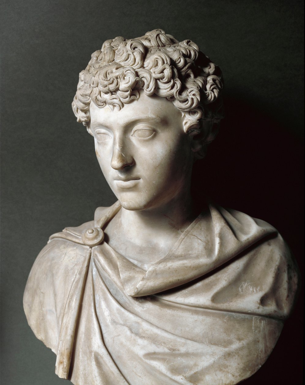Busto de Marcus Aurelius, quando jovem, entre 161-180 (escultura de mármore) de Roman