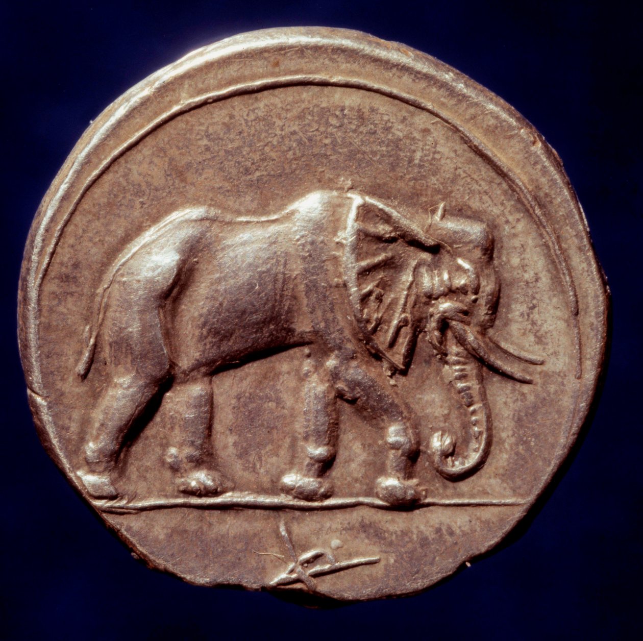Civilização cartaginiana: medalha representando um elefante que permitiu que o General cartaginês Aníbal (247-183 AC) atravessasse os Alpes em 218 AC durante a Segunda Guerra Púnica. Século III a.C. Paris, B.N. de Roman