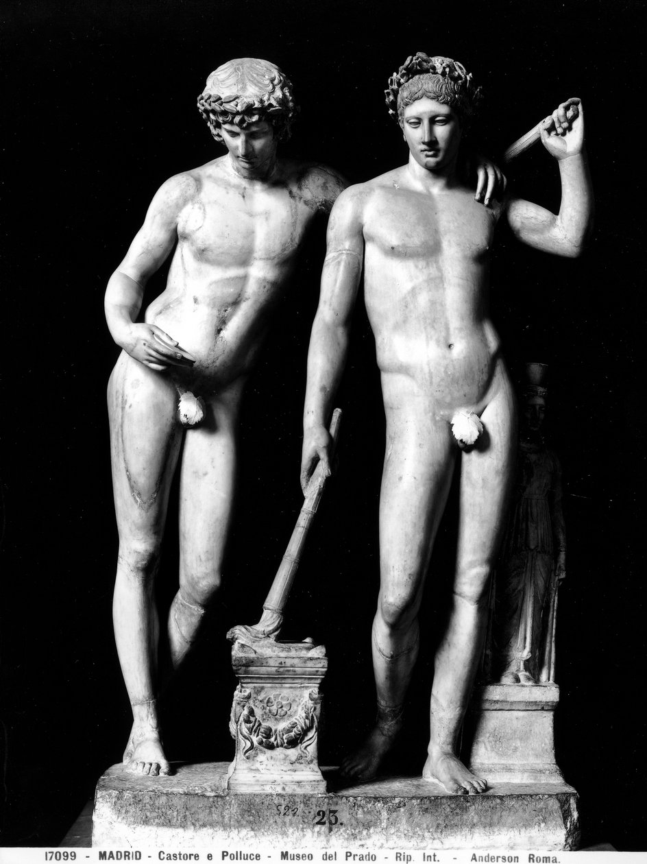 Castor e Pollux ou Orestes e Pylades, grupo de San Ildefonso (mármore) (foto a p/b) de Roman