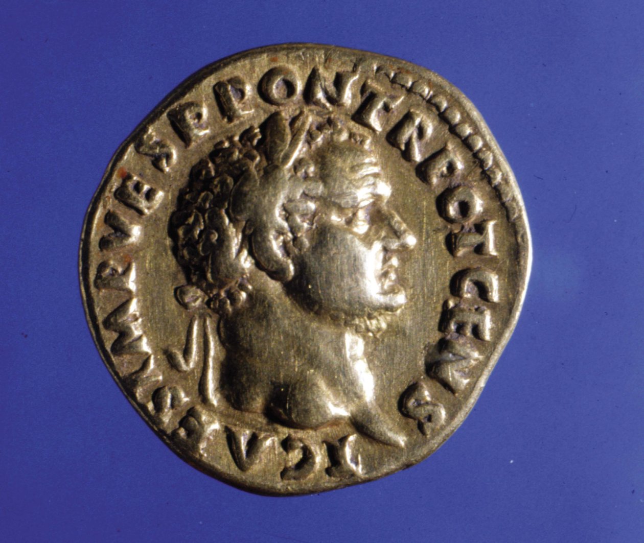Moeda com a efígie do Imperador Romano Tito (40 - 81). Coleção da Medagliere de Milão. de Roman