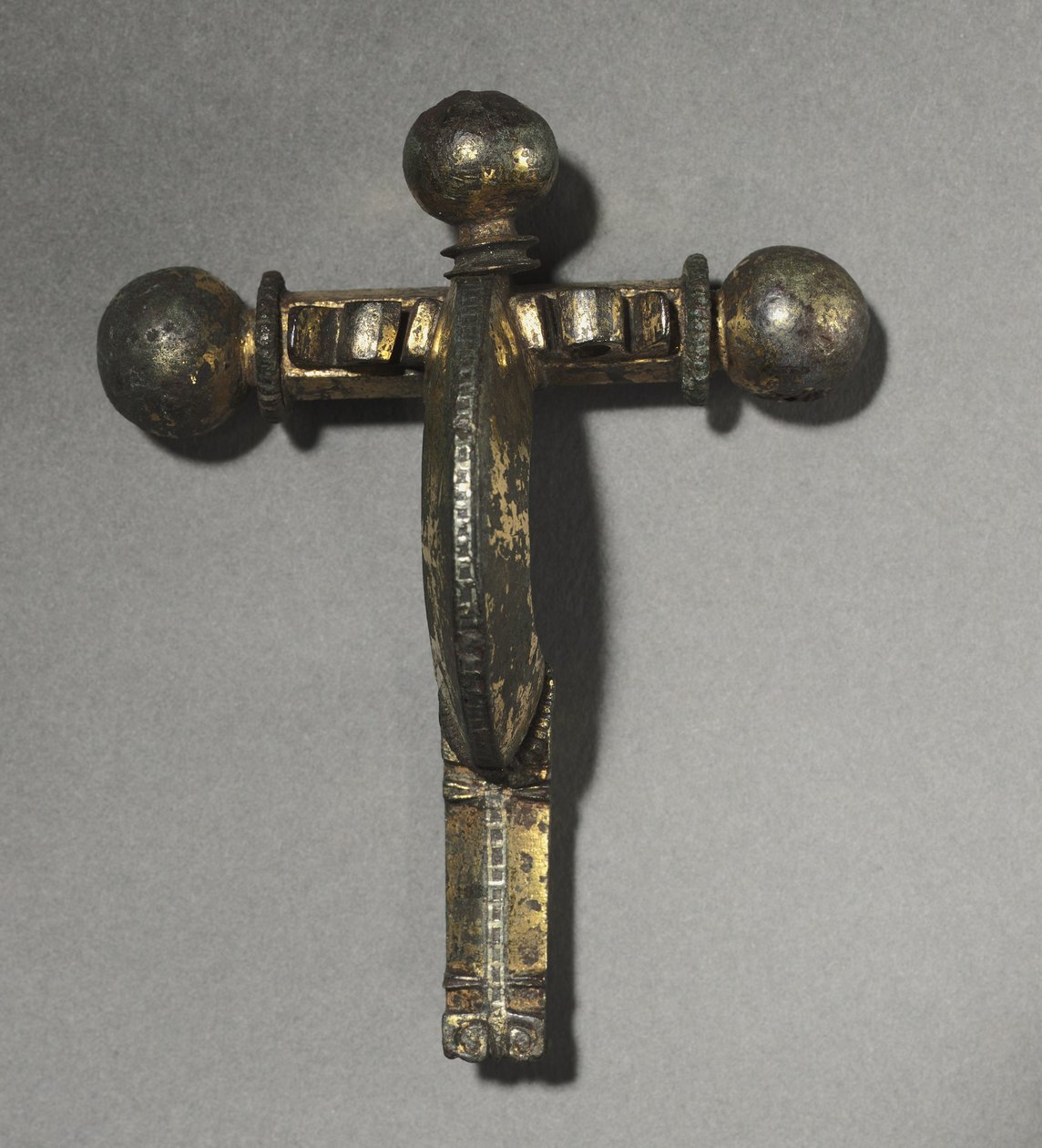 Crossbow Fibula, c.350-400 (bronze, bronze dourado, prata e niello) de Roman