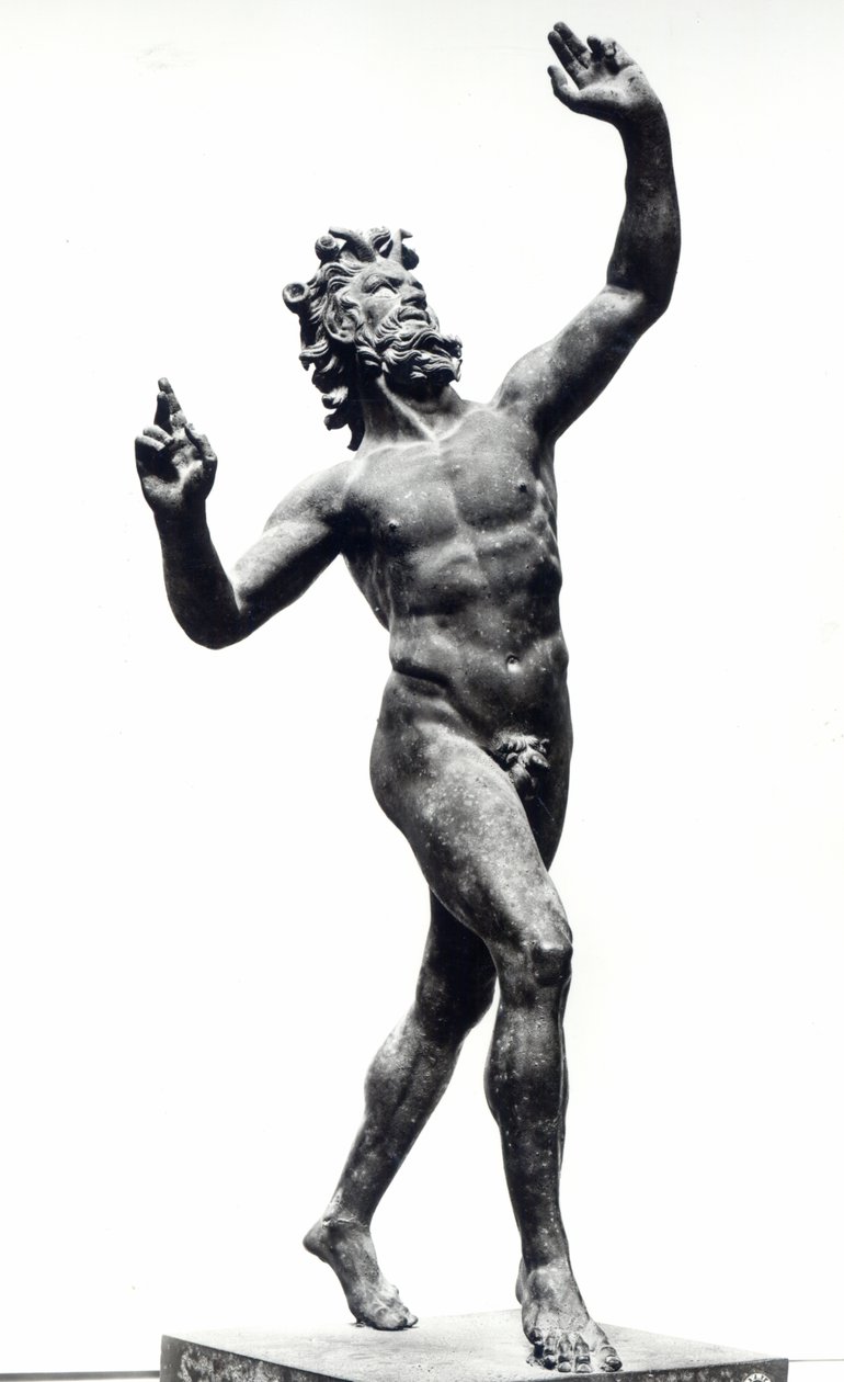 Dancing Faun, da Casa do Faun, Pompeia (bronze) (foto a p/b) de Roman