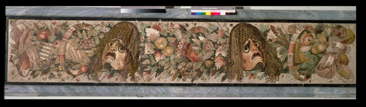 Painel decorativo retratando máscaras teatrais, da Casa do Fauno, Pompéia (mosaico) de Roman