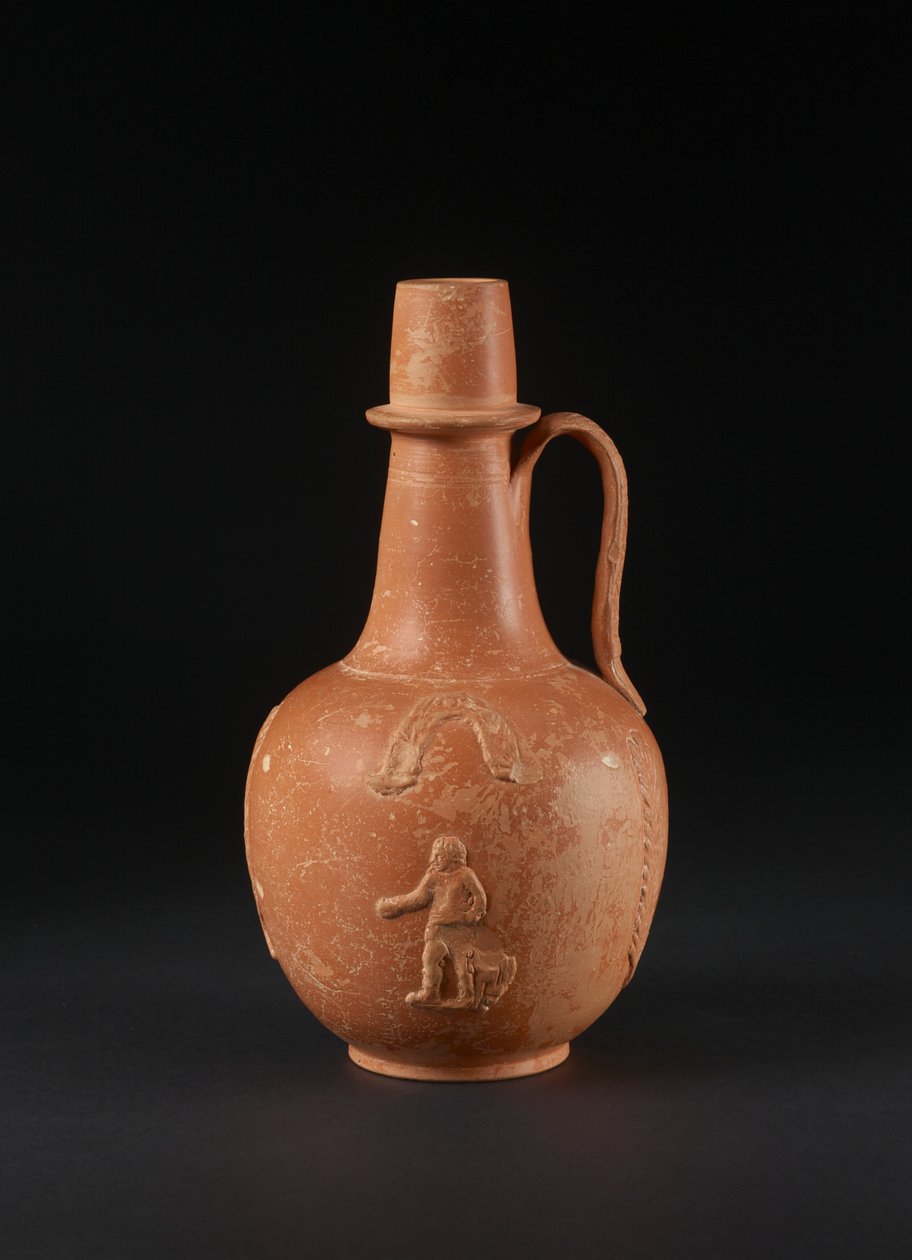 Jarra com decoração aplicada de homem, pássaro, palmas e guirlandas, Norte da África (porcelana africana) de Roman