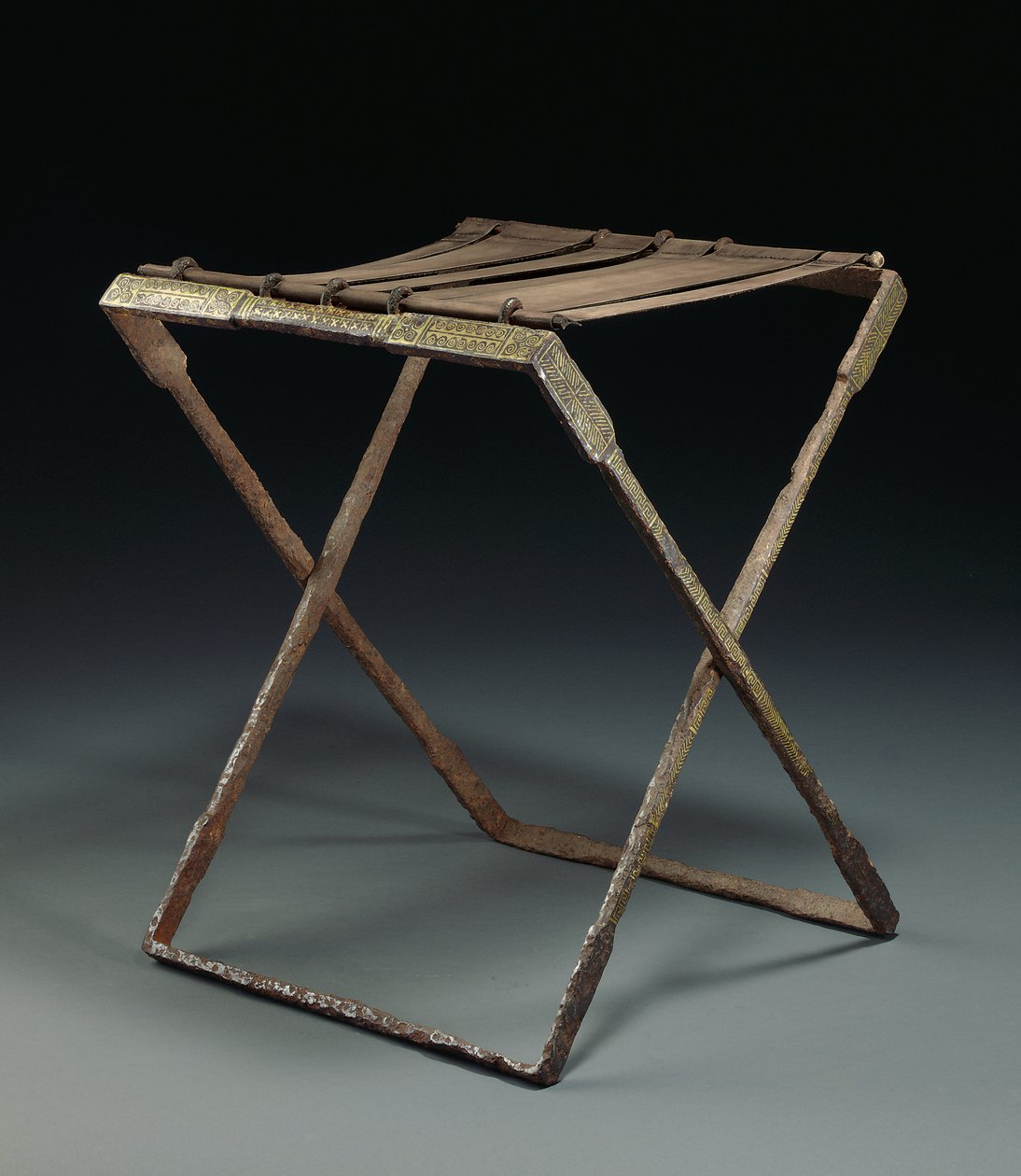 Banquinho dobrável, Império Oriental (ferro e bronze) de Roman