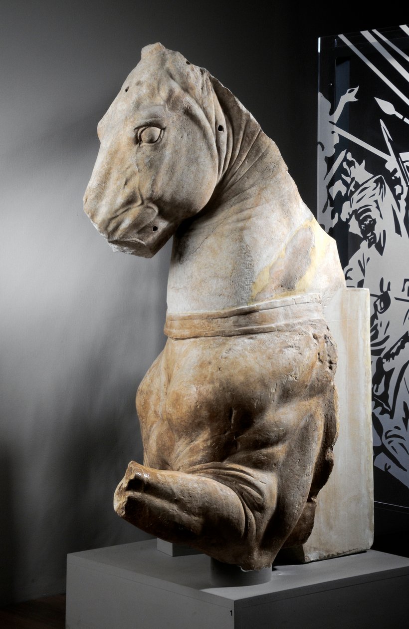 Parte da frente de um cavalo, c.75-25 BC (mármore) de Roman