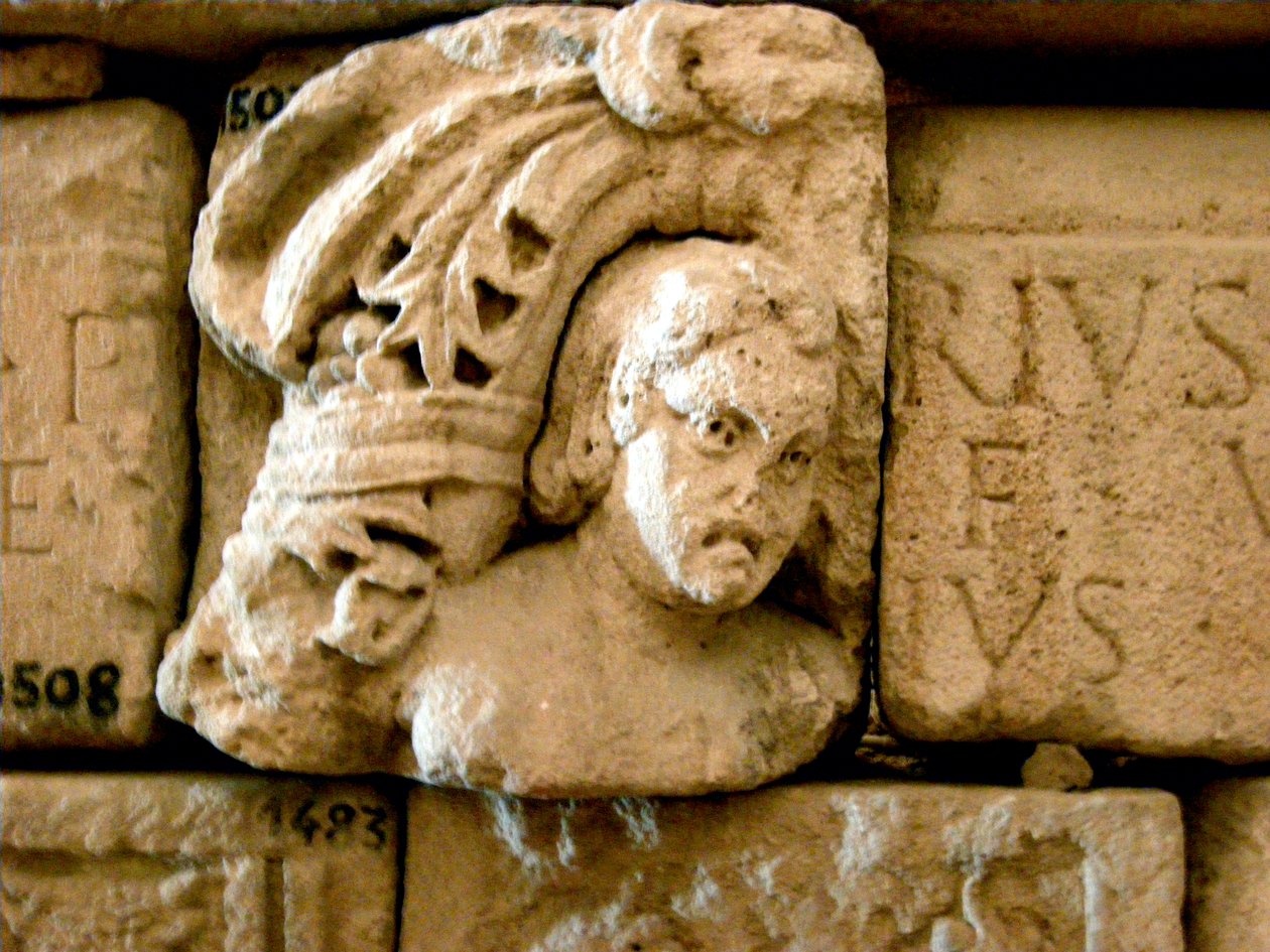 Cabeça, fragmento de um sarcófago, século c.1st de Roman