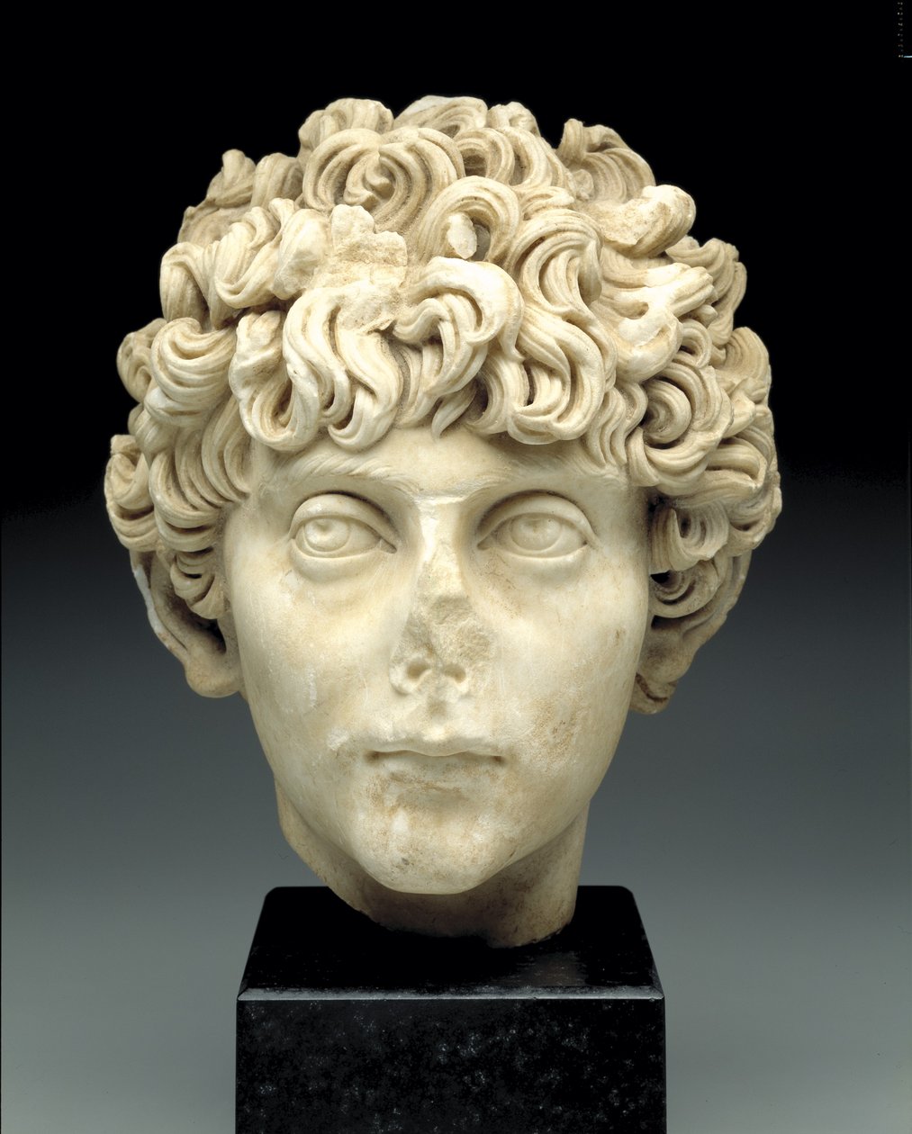 Cabeça de um jovem romano, c.140-170 DC (mármore) de Roman