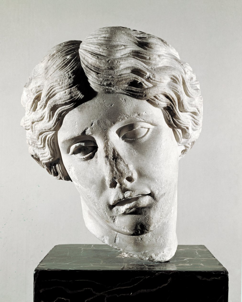 Cabeça de uma amazona (escultura de mármore, século II d.C.) de Roman