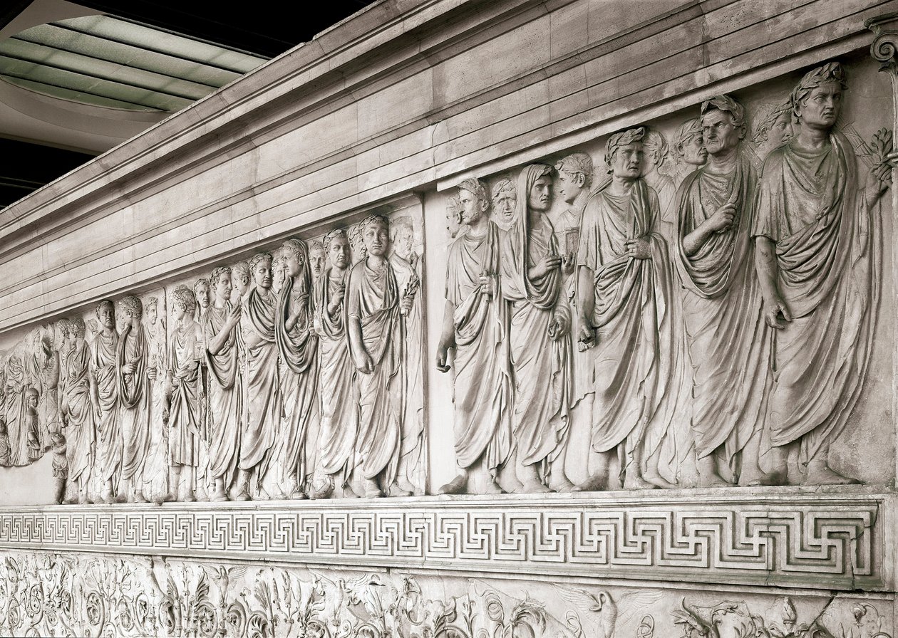 Cortejo Imperial do Imperador Augusto - Baixo relevo de mármore norte da Ara Pacis Augustae, edificado pelo Imperador Romano Augustae entre 13 e 9 AC no Champ de Mars (Campo de Marte) em Roma para comemorar a paz após as guerras do império agai de Roman