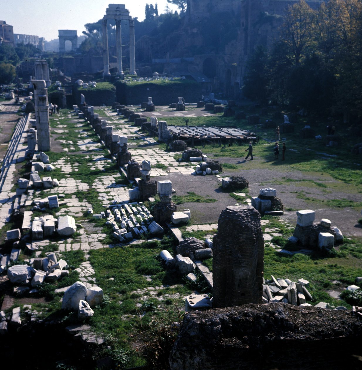 Local onde a Basílica Giulia começou por César por volta de 54 AC e terminou por Augusto (Octávio ou Octávio) (63 AC - 14) - Fórum Romano, Roma de Roman