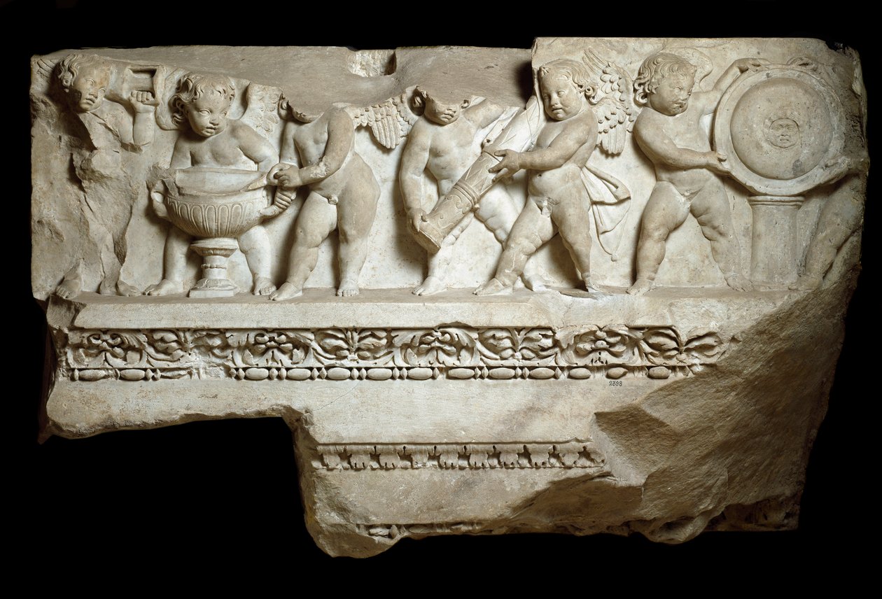 Amor carregando os braços do deus Marte, século II (relevo em mármore) de Roman