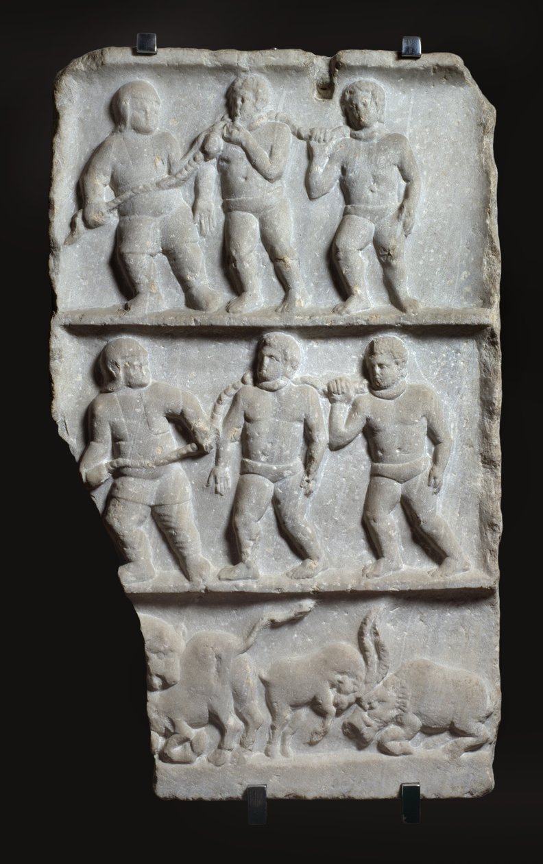 Relevo em mármore com 3 registros: escravos acorrentados e animais, c.200 DC (mármore) de Roman