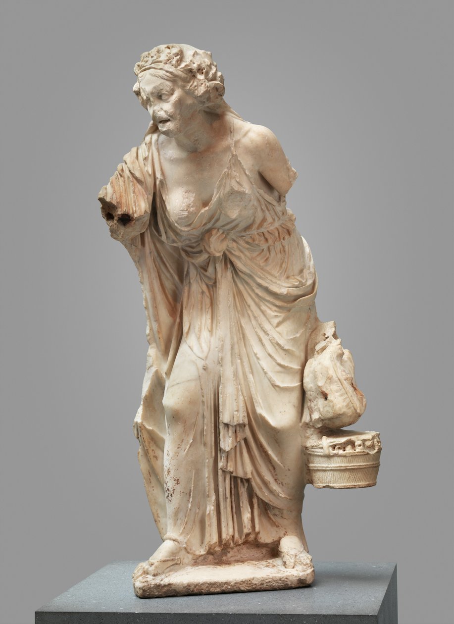 Estátua em mármore de uma mulher idosa de Roman
