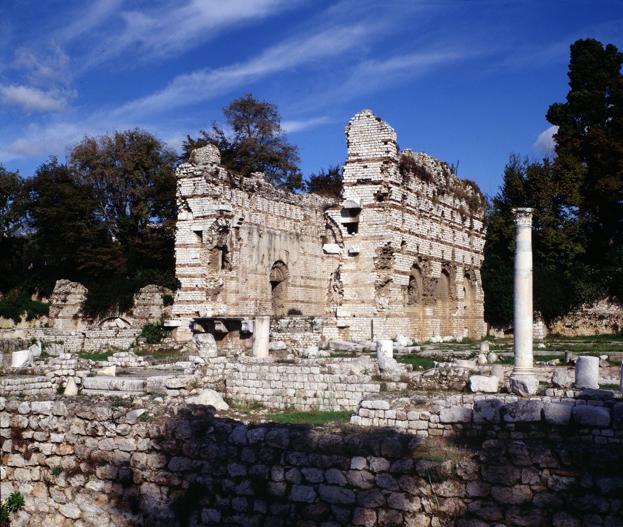 Alpes Marítimos: Restos dos banhos romanos do século III nos arenas de Nice cimiez. de Roman