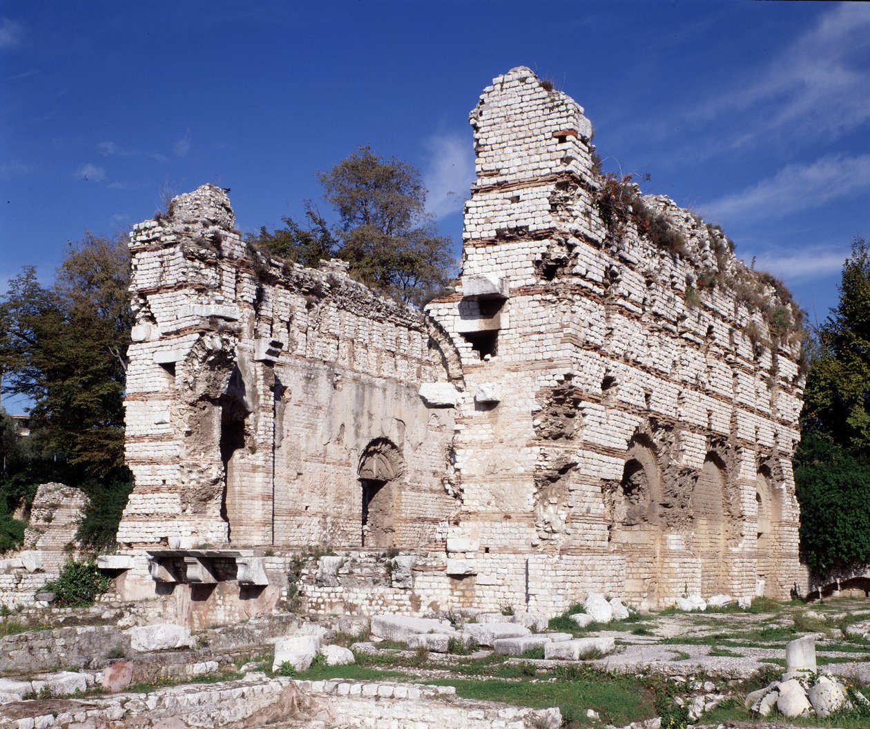 Alpes Marítimos: Restos dos banhos romanos do século III nos arenas de Nice cimiez. de Roman