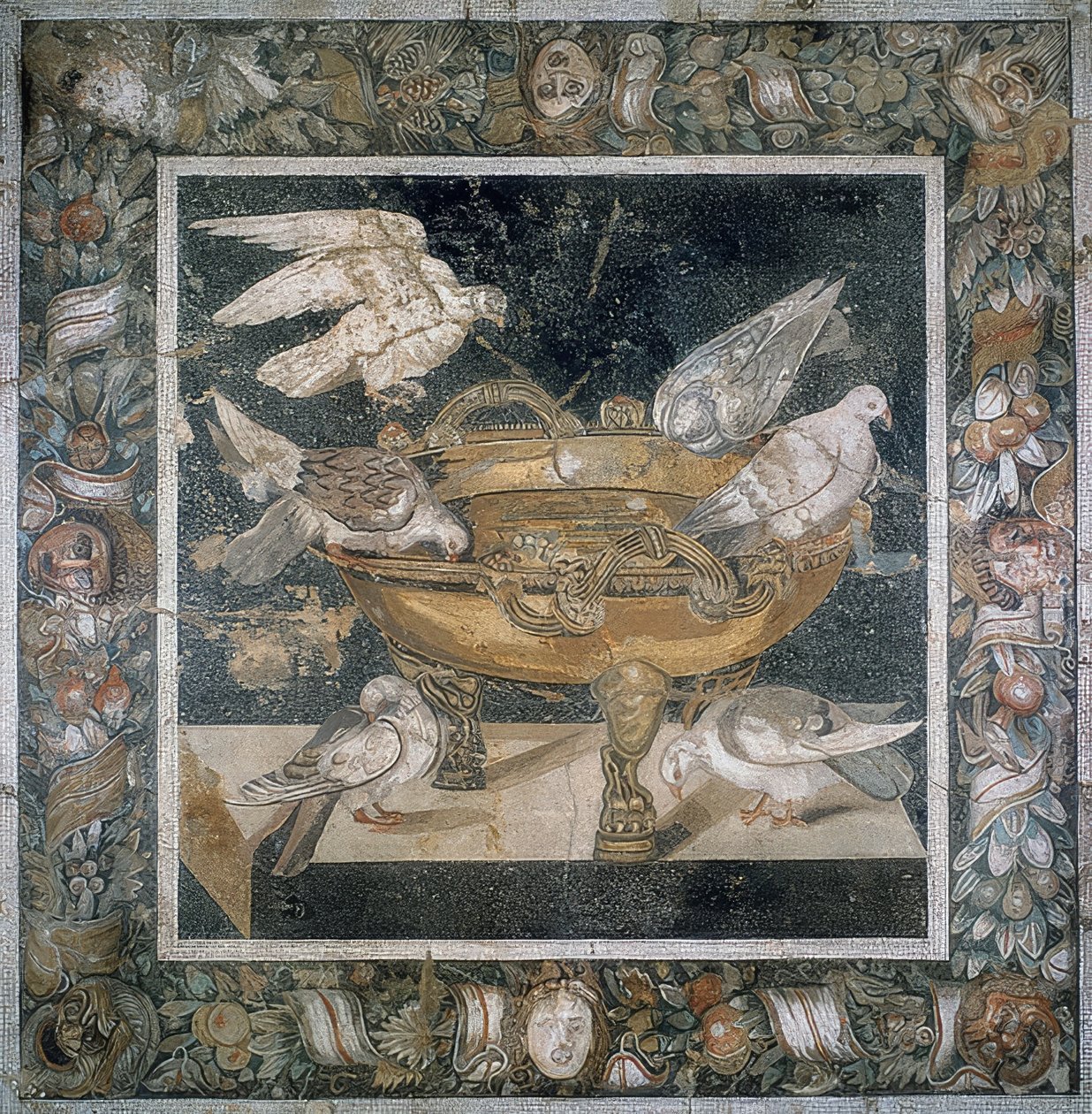 Mosaico de Pompéia com um grupo de pombos à beira de um labrum. Século III aC de Roman