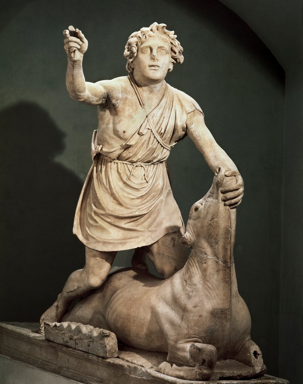 Mármore Pentelic Mithra touro assassino, assinado por Kriton de Atenas, de Mithraeum de Banhos de Mithra, Ostia Antica (mármore) de Roman