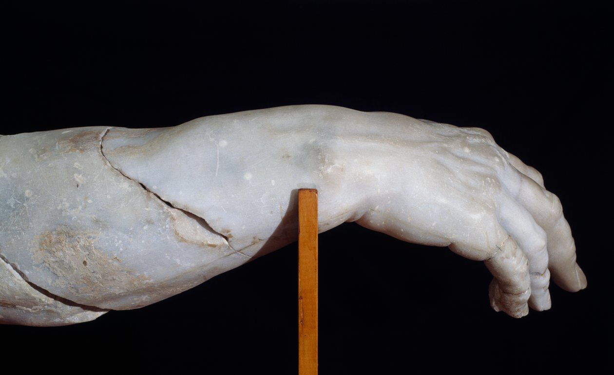 A mão direita de Polifemo, fragmento do Grupo Polifemo, ou Ulisses cegando Polifemo, escultura de mármore de Agesander, Atenodoro e Polidoro, cópia do original do período helenístico, civilização romana de Roman