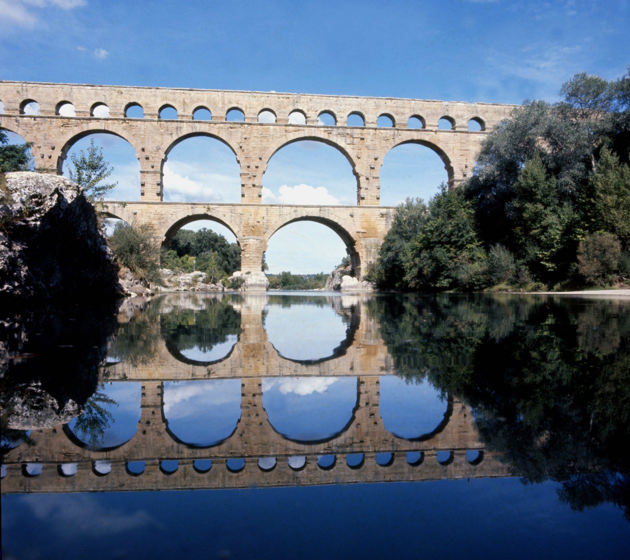Pont du Gard. Aqueduto romano datado da 2ª metade do século I. de Roman