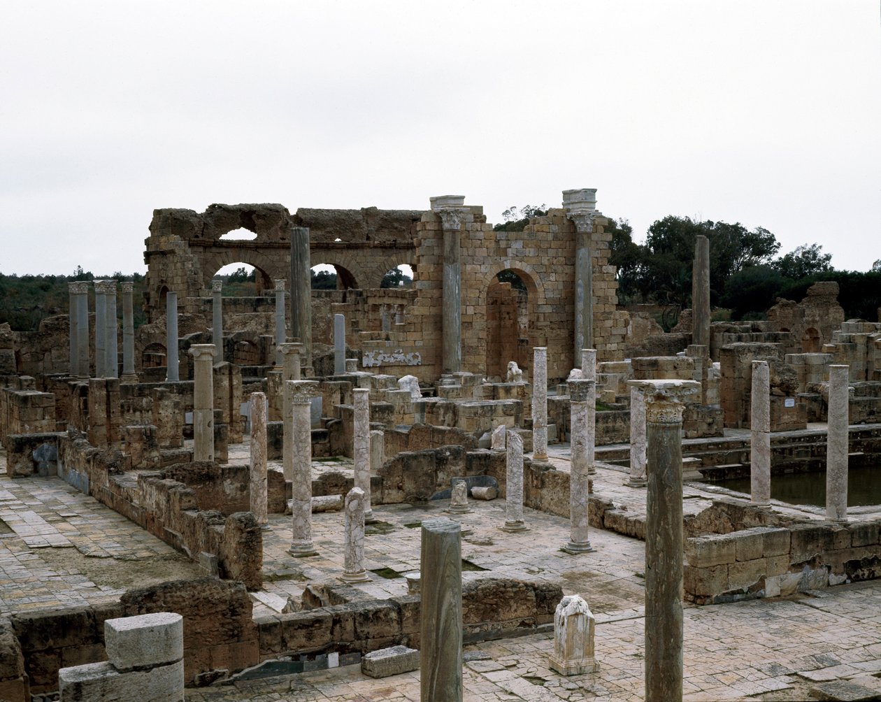 Banho público construído sob o imperador Adriano, século II de Roman