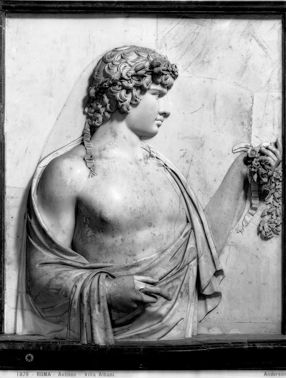 Alívio representando Antinous, c.130 (mármore) de Roman