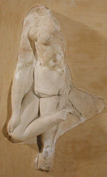 Relevo retratando o corpo de uma mulher, Tunísia (estuque) de Roman