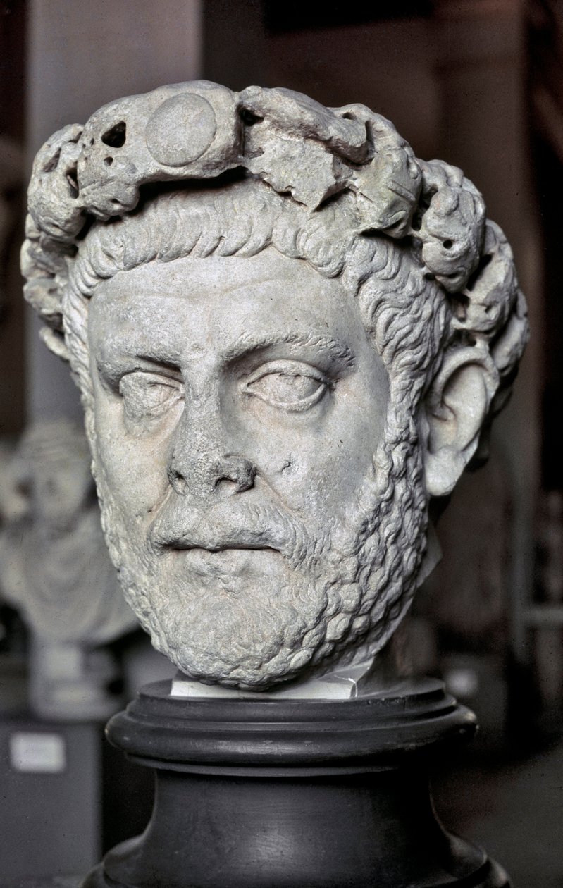 Arte Romana: Busto de Diocleciano (Gaius Aurelius Valerius Diocletianus, 245-316), Imperador Romano de 284 a 305. Escultura em mármore. Istambul, Museu Arqueológico. de Roman
