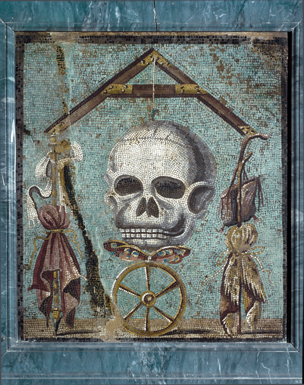 Arte Romana: Memento mori, símbolos da Vida e da Morte. Mosaico de Pompéia. 2º estilo. Dim. 47x41 cm Museo Archeologico Nazionale, Nápoles. de Roman