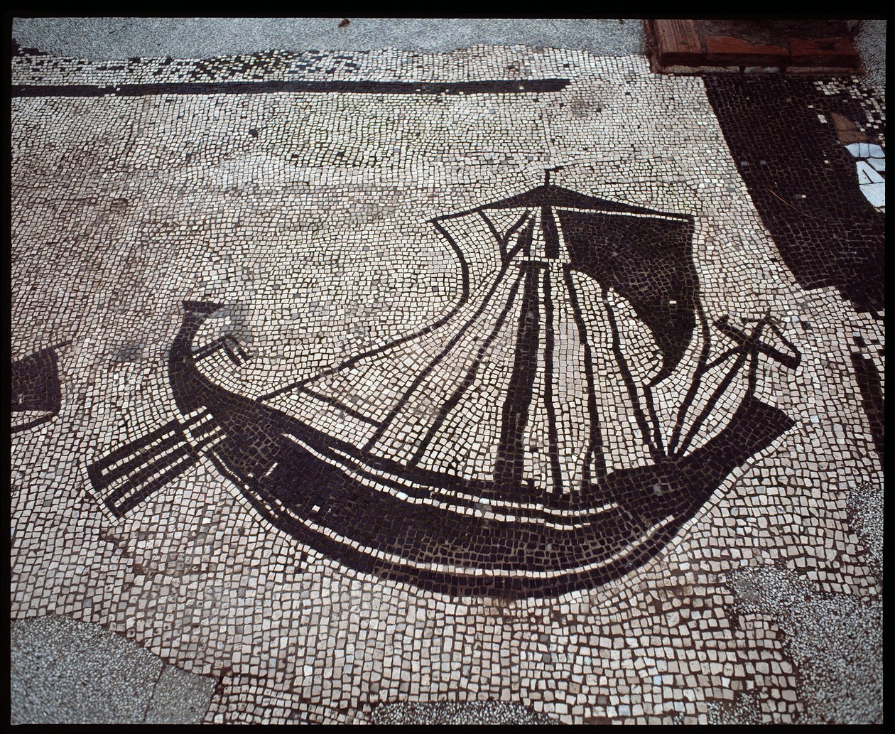 Arte Romana: Mosaico "Ship" da Corporation des gens de la mer, Place des Corporations de Roman