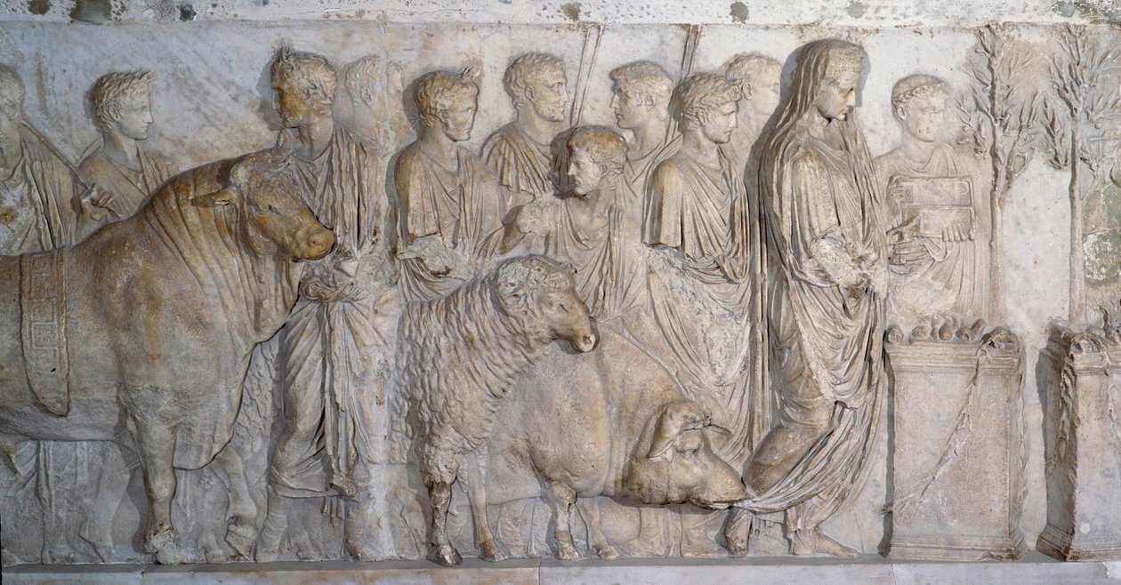 Arte antiga romana: sacrifício a Deus Marte:" suovetaurilia "(suovetaurile) por volta de 15-16 AD... Escultura em mármore, Império Romano Superior (27 a.C.-235 d.C.), do local de Champ-de-Mars (em Roma). Paris, Musee Du Louvre de Roman