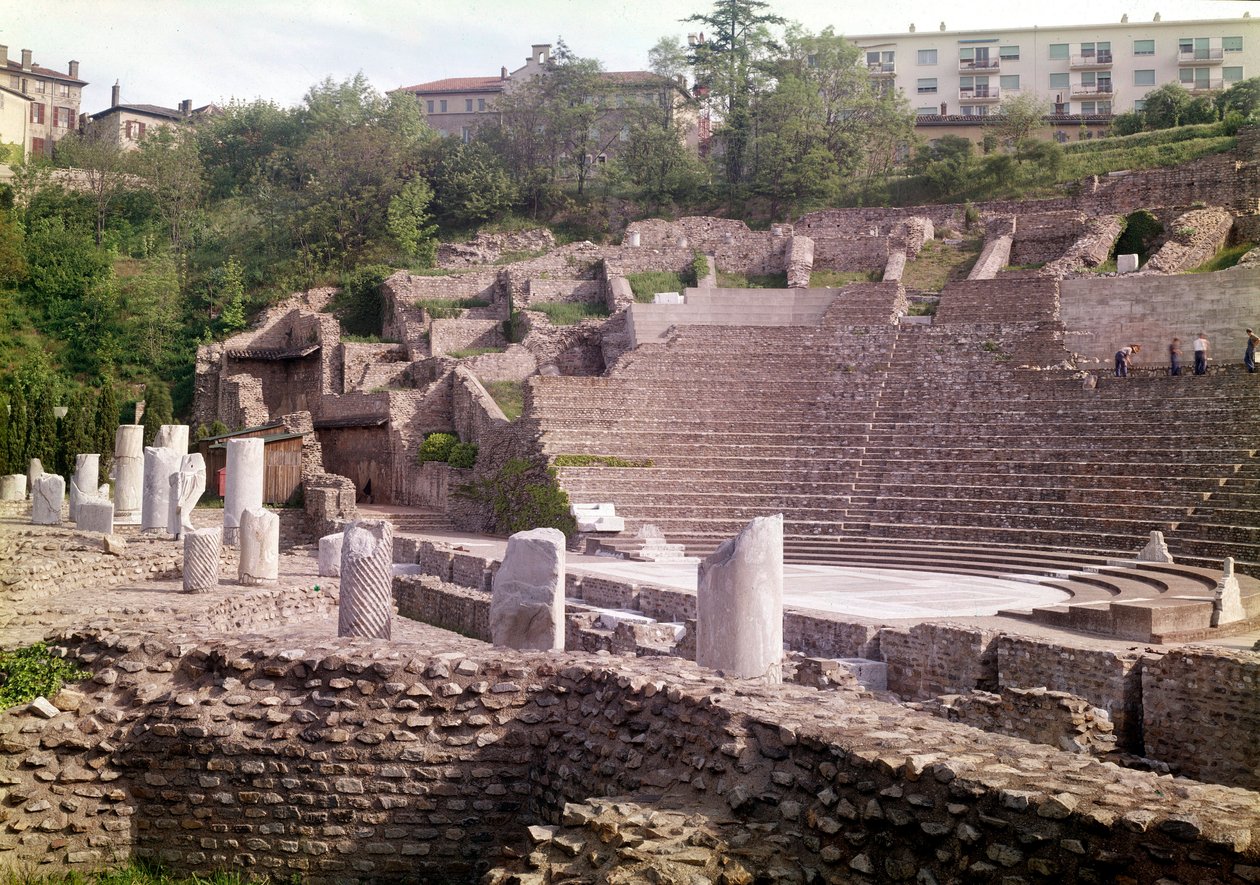 Antiquidade romana: Teatro romano de Lyon, na colina de Fourviere (Ródano) datado do século I a.C. de Roman