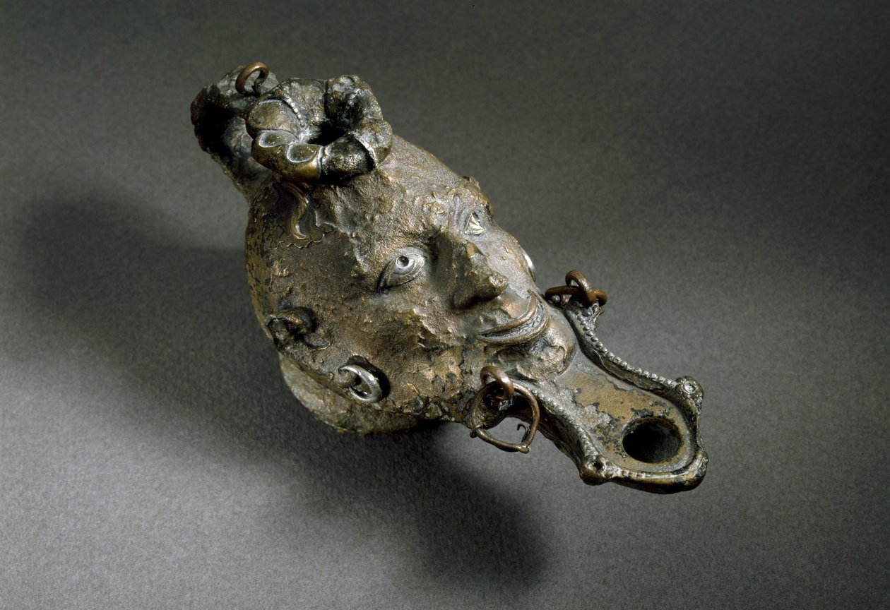 Arte romana: lâmpada de bronze a óleo em forma de rosto. Século I ou II d.C. Espanha Museo di Ampurias (Empurias) de Roman