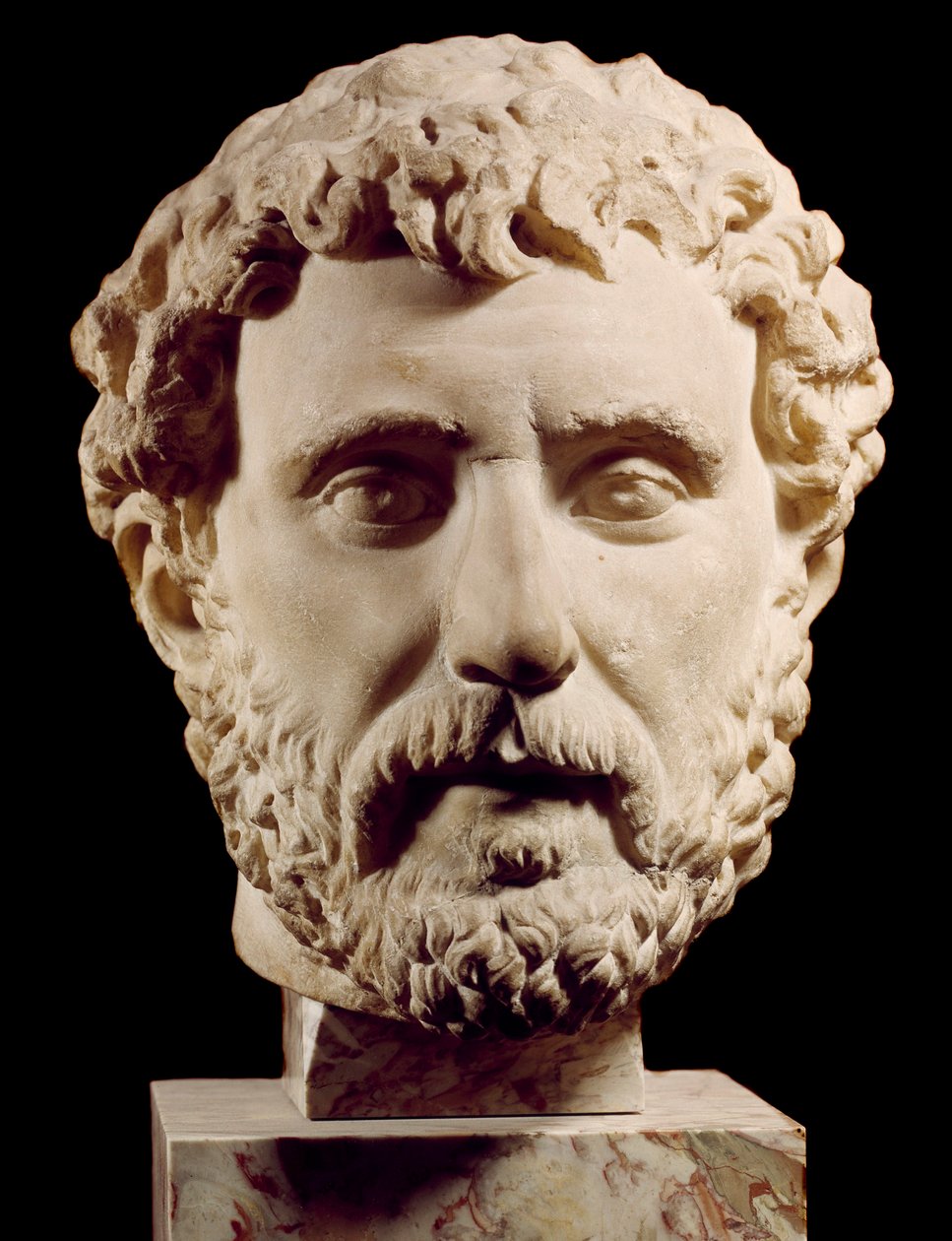 Arte romana: busto do escarpador romano Antoninus Pius (138-161 d.C.) Paris, Museu do Louvre de Roman