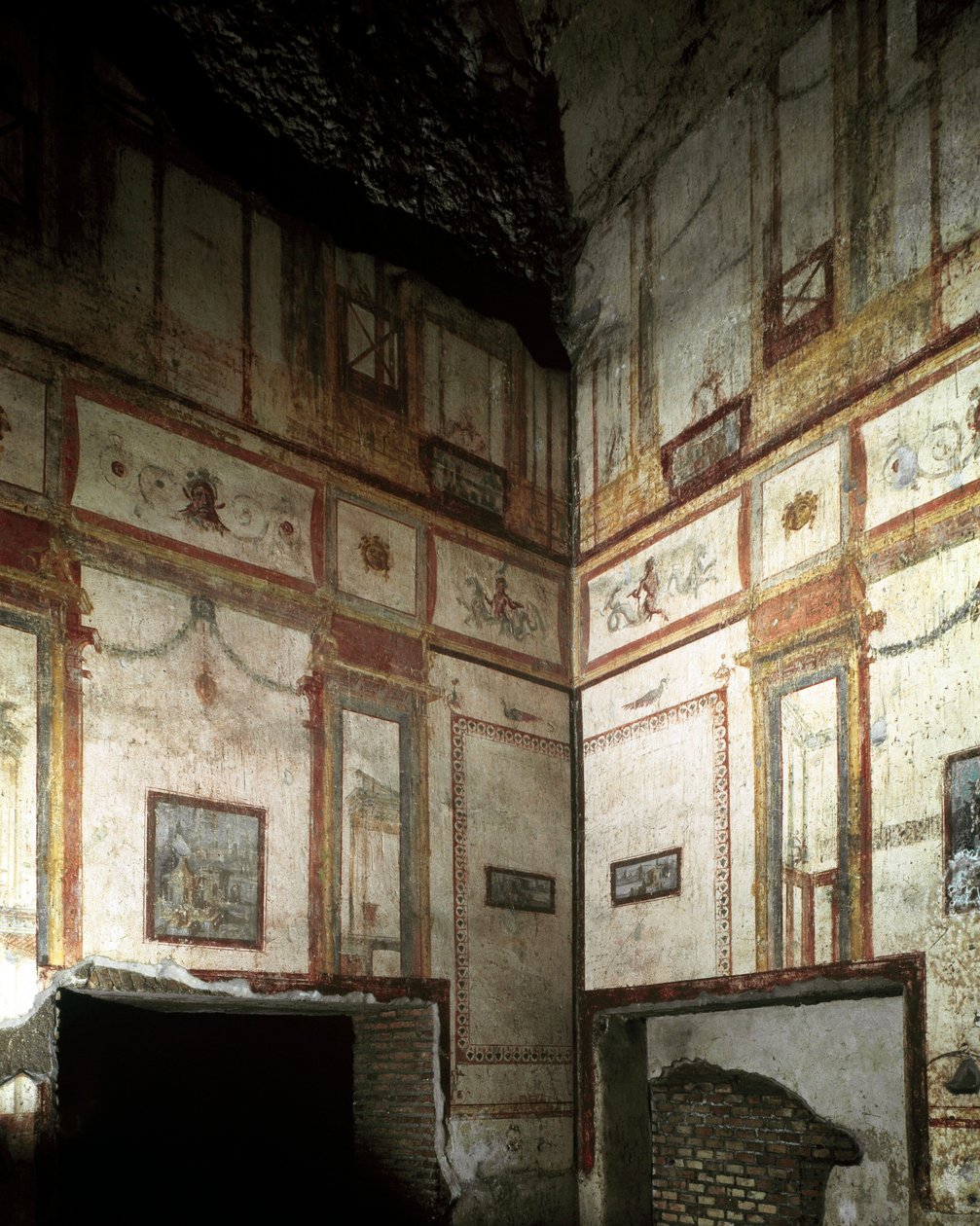 Arte romana: vista interna da domus aurea ou Casa Doree: palácio imperial da Roma antiga, construído por Neron. Roma, Itália de Roman