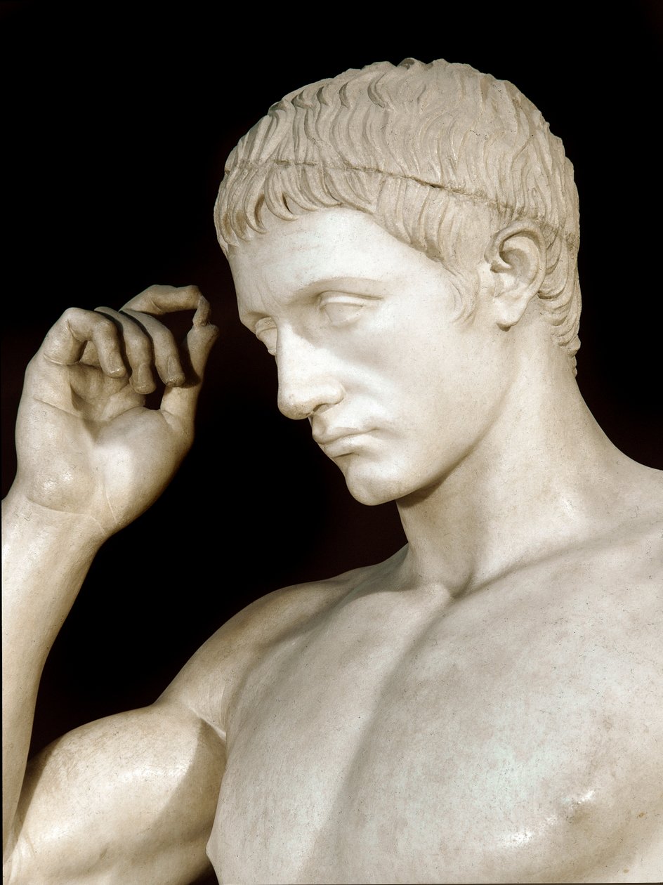 Arte romana: escultura de mármore de Marcus Claudius Marcellus (42-23 a.C.), sobrinho de Augusto. Detalhe. Feito por Cleomenes, o Ateniense, por volta de 20 AC. Dim. 190 cm Paris, Musee du Louvre. de Roman