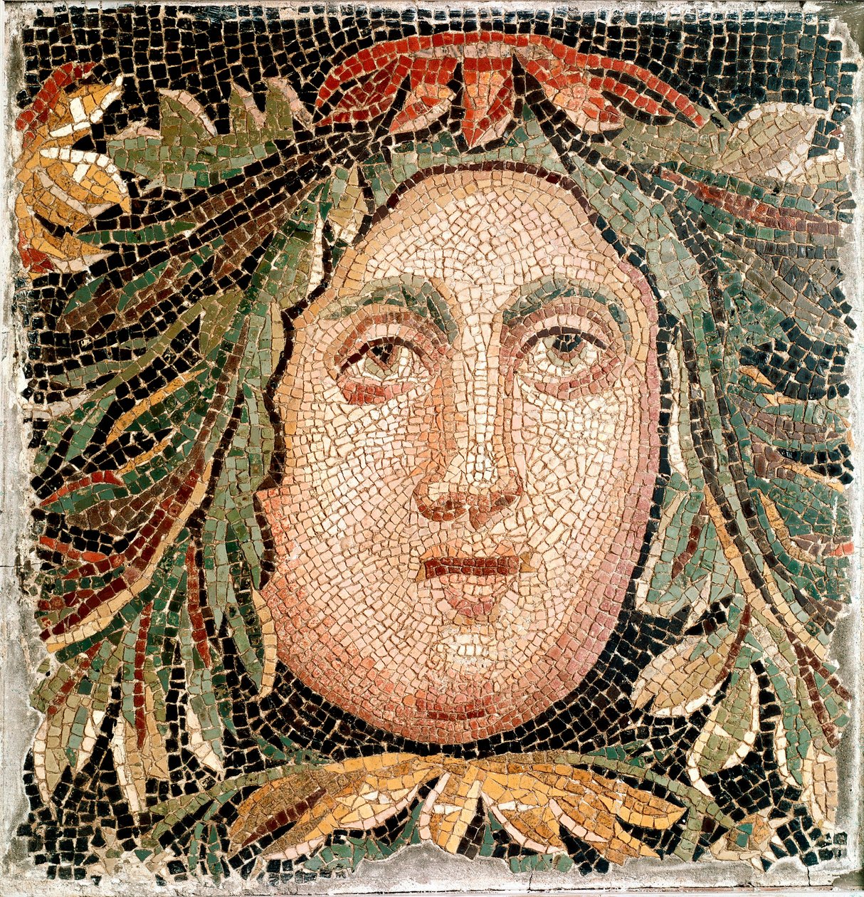 Arte romana: mosaico representando a cabeça de uma divindade marinha. Século III d.C. Roma, Museo Nazionale Romano - Arte Romana. Divindade do Mar. Mosaico, século III d.C. Museo Nazionale Romano, Roma, Itália - Arte Romana. Divindade do Mar. Mosaico, 3o c de Roman