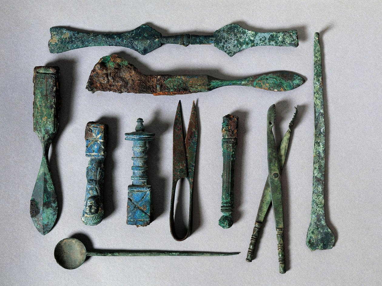 Arte romana: conjunto de instrumentos cirúrgicos da Casa do Cirurgião em Pompéia. Século I AC. Nápoles, Museo Archeologico Nazionale de Roman